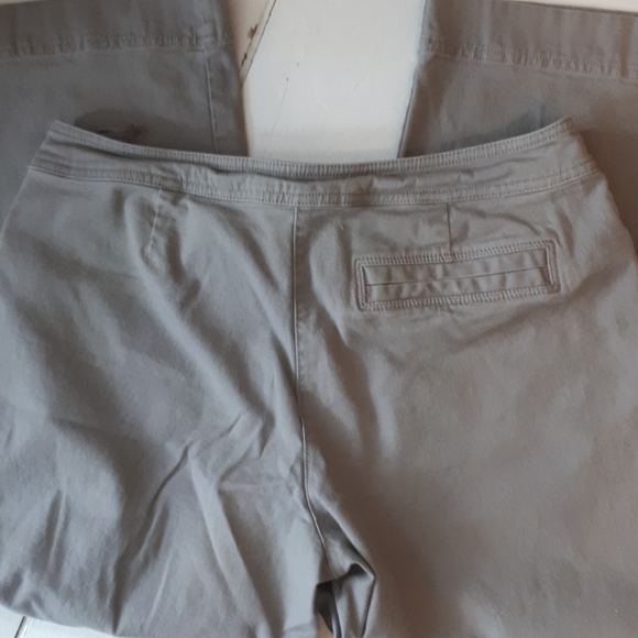 Eileen Fisher organic cotton capris. Size M - Picture 3 of 4